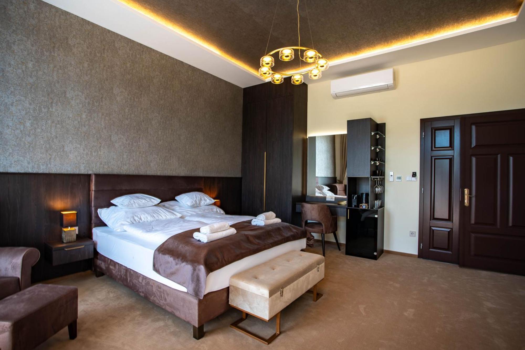 Voeroesko Villa -Elnoeki Szauna Es Jakuzzi Hasznalattal Balatonalmadi Ngoại thất bức ảnh